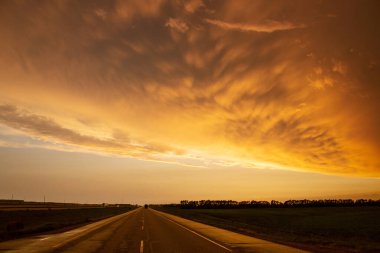 Uğursuz Fırtına Çayırı Bulutları Kırsal Susnet Yazı