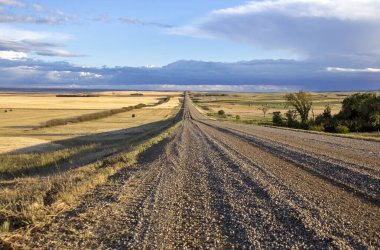 Uğursuz Fırtına Kırsal Yaz Sahnesi 'ni Bulutlandırıyor