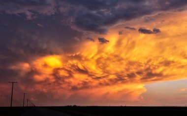 Uğursuz Fırtına Çayırı Bulutları Kırsal Susnet Yazı
