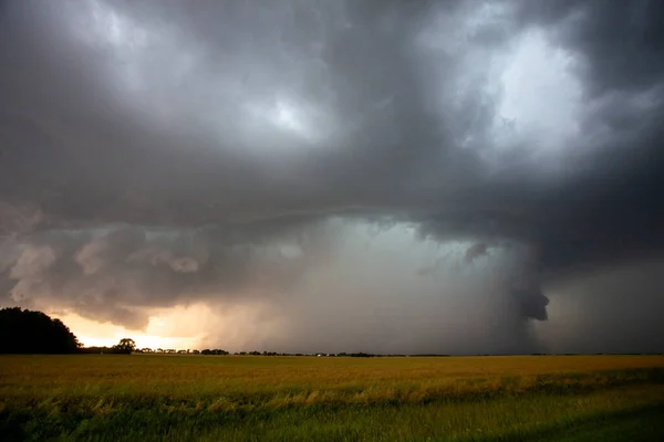 Δυσοίωνη Καταιγίδα Σύννεφα Prairie Καλοκαίρι Αγροτική Σκηνή — Φωτογραφία Αρχείου