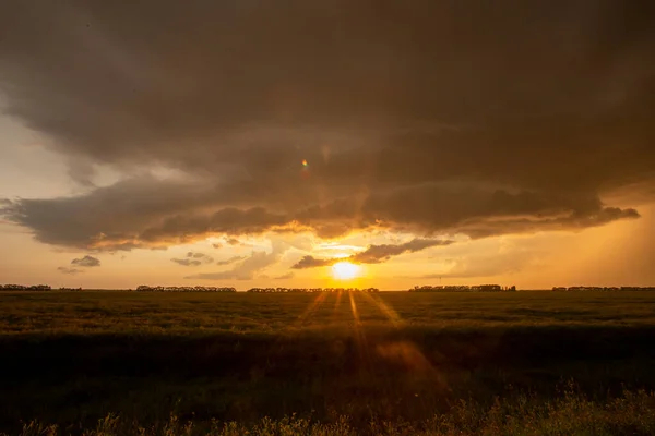 Зловещие Грозовые Облака Летний Сельский Суснет — стоковое фото