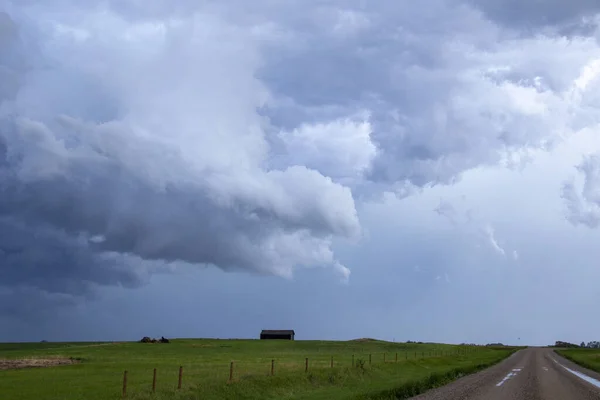 Ominous Storm Wolken Prairie Summer Rural Scene — Stockfoto