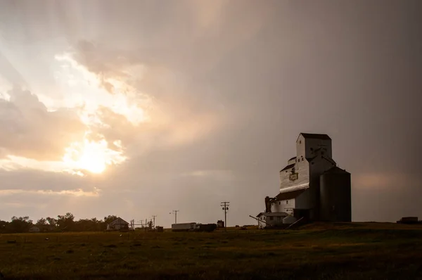 Ominous Storm Clouds Prairie Summer Grain Elevator — Stock Photo, Image