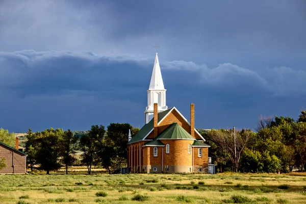 Unheilvolle Gewitterwolken Prärie Summer Country Church — Stockfoto