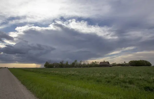Ominous Storm Clouds Préri Nyári Vidéki Jelenet — Stock Fotó