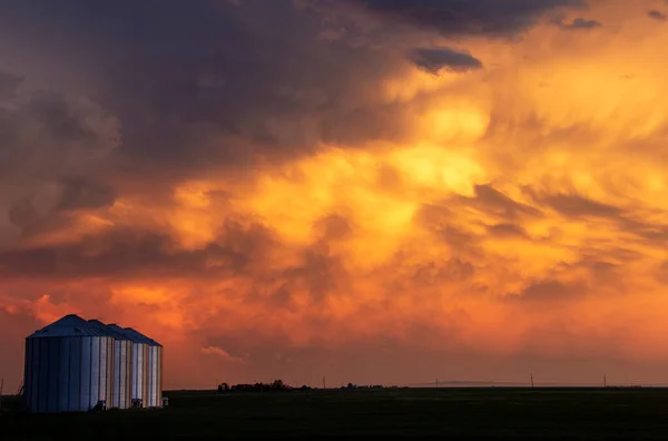 Nuages Orageux Menaçants Prairie Été Rural Susnet — Photo