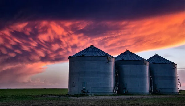 Ominous Storm Wolken Prairie Summer Rural Susnet — Stockfoto