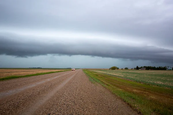 Uğursuz Fırtına Kırsal Yaz Sahnesi 'ni Bulutlandırıyor