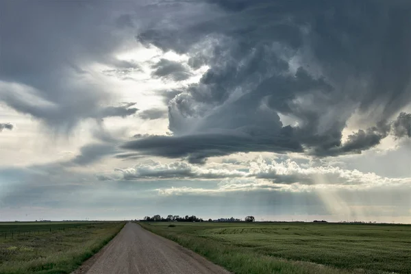 Ominosa Tempesta Nuvole Prateria Estate Rurale Scena — Foto Stock