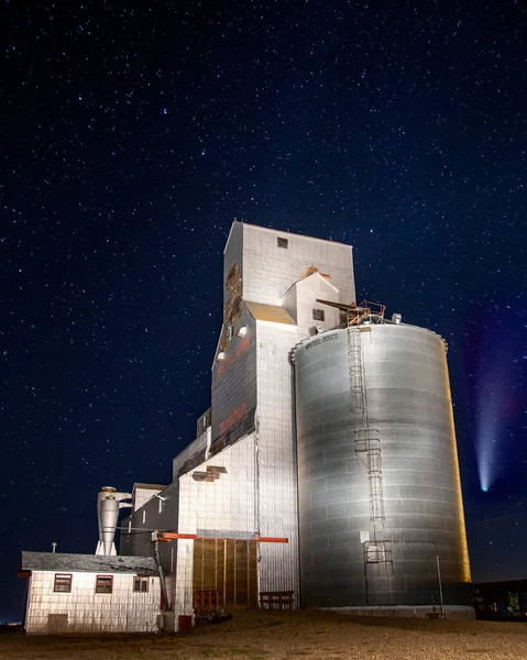 Neowise Comet Grain Elevator Saskatchewan Kanada — Stock Fotó