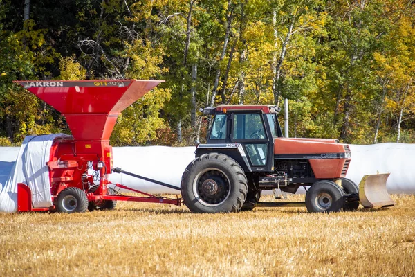 Grain Bag Saskatchewan Tractor Filling Crop Canada — Stock Photo, Image