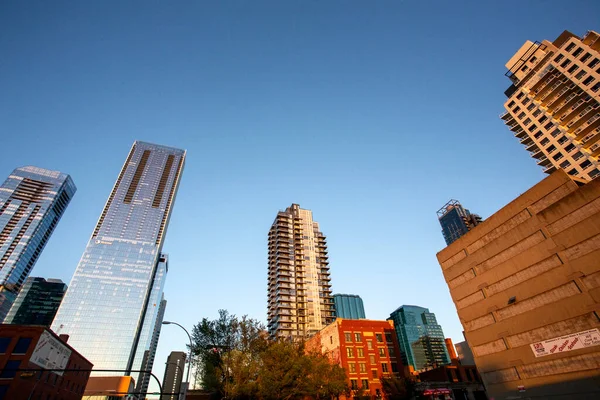 ダウンタウンエドモントン市の高層ビルと都市のシーン — ストック写真