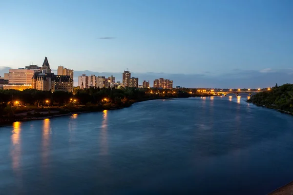 Nocne Zdjęcia Saskatoon North Saskatchewan River Kanada — Zdjęcie stockowe