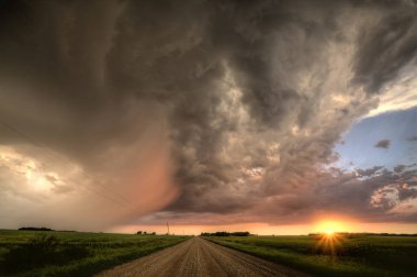 Saskatchewan 'daki Prairie Storm Bulutları Kanada dramatik Sahnesi