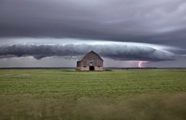Saskatchewan 'daki Prairie Storm Bulutları Kanada dramatik Sahnesi