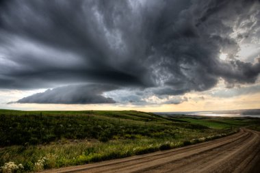 Saskatchewan 'daki Prairie Storm Bulutları Kanada dramatik Sahnesi