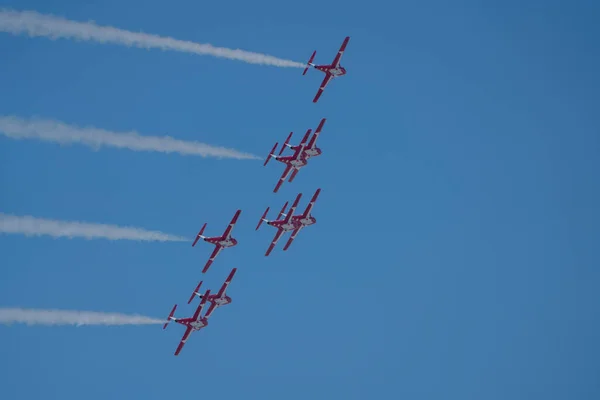 Snowbirds Acrobatic Flight Team Latający Moose Jaw Saskatchewan — Zdjęcie stockowe