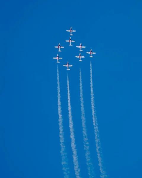 Snowbirds Acrobatic Flight Team Latający Moose Jaw Saskatchewan — Zdjęcie stockowe