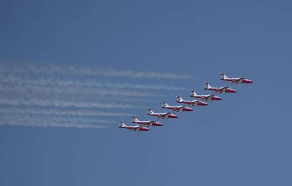 Snowbirds Acrobatic Flight Team Latający Moose Jaw Saskatchewan — Zdjęcie stockowe