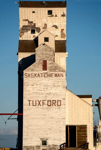 Temizlenmiş Tahıl Asansörü Smokin Saskatchewan Kanada Deposu — Stok fotoğraf