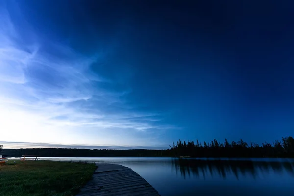 Fotografia Notturna Waskesiu Canada Nuvole Notturne Marina Narrows — Foto Stock