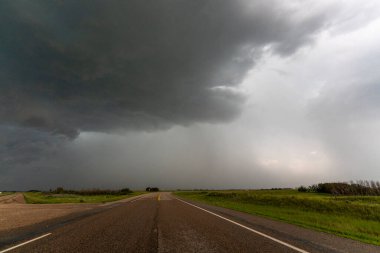Saskatchewan Yaz Bulutları 'nda Kanada Çayırı Fırtınası