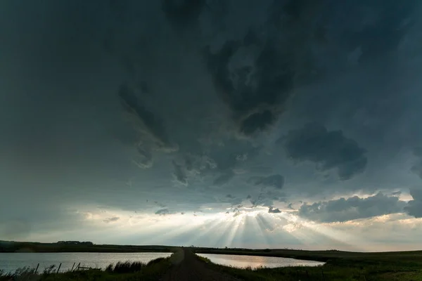 サスカチュワン州のプレーリーストームカナダ夏の雲 — ストック写真