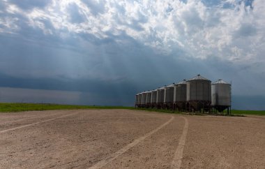 Saskatchewan Yaz Bulutları 'nda Kanada Çayırı Fırtınası