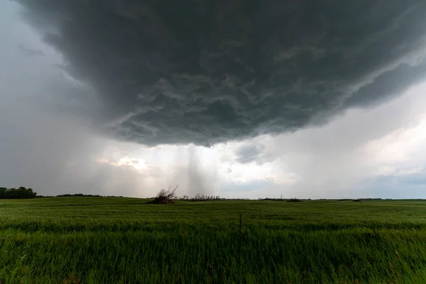 萨斯喀彻温省夏季乌云的草原风暴加拿大 — 图库照片