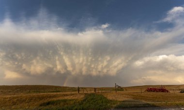 Saskatchewan Yaz Bulutları 'nda Kanada Çayırı Fırtınası