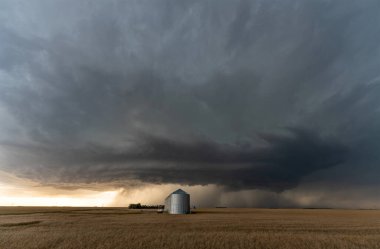 Prairie Storm Canada Yaz zamanı bulutları uyarısı