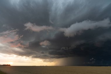 Prairie Storm Canada Yaz zamanı bulutları uyarısı