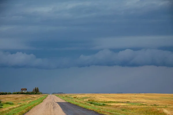 大草原风暴加拿大夏季云层警告 — 图库照片