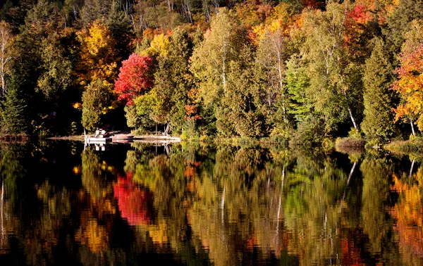 Lago no outono — Fotografia de Stock