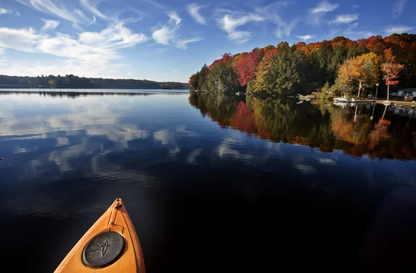 Lago en otoño —  Fotos de Stock