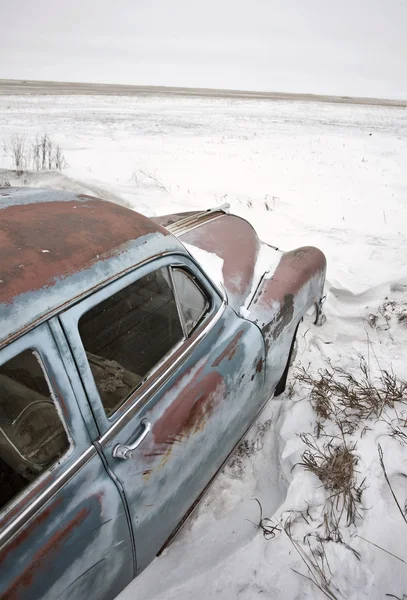 Starožitné opuštěné auto pontiac — Stock fotografie