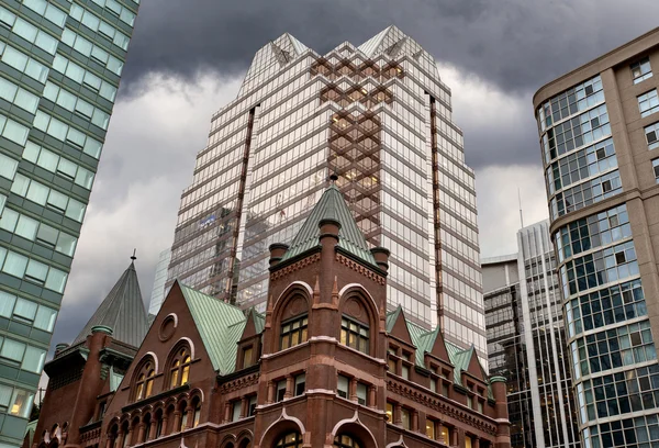 Byggnader gamla och nya Toronto — Stockfoto