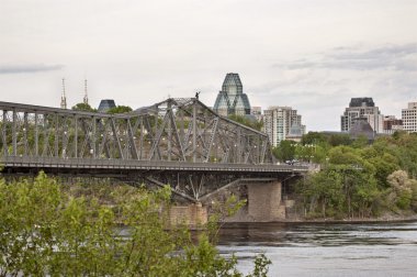 Ottawa Nehri üzerinde köprü