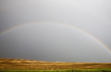 Fırtına bulutları Saskatchewan gökkuşağı
