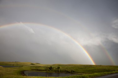 Fırtına bulutları Saskatchewan gökkuşağı