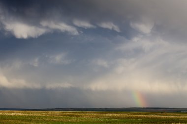 Fırtına bulutları Saskatchewan gökkuşağı