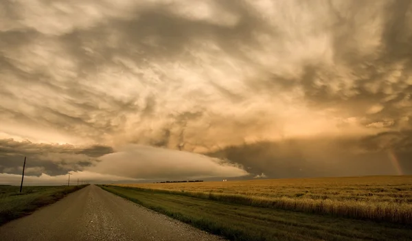 Burzowe chmury niebo Prairie — Zdjęcie stockowe