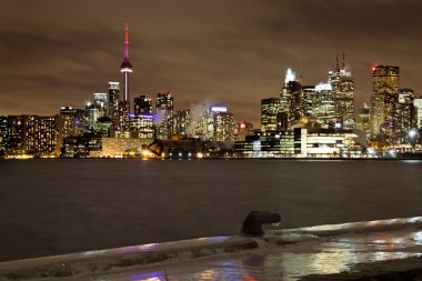 Toronto Polson Pier kış gecesi