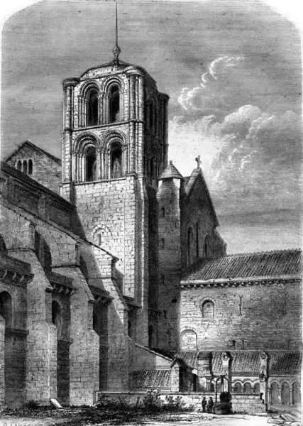 Side view of the Church of the Madeleine, Vezelay, vintage engra — ストック写真