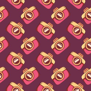 Eski kamera, koyu mor arka planda pürüzsüz bir desen..