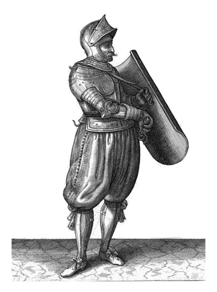 佩带防水布和剑的练习 士兵把防水布保持向前一点 以便能够拉起剑 1618年 老式雕刻品 — 图库照片