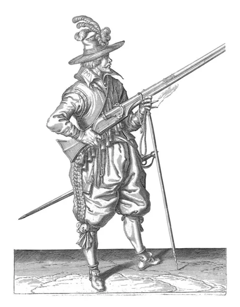 Een Soldaat Wacht Met Een Musket Aan Zijn Rechterzijde Zijn — Stockfoto