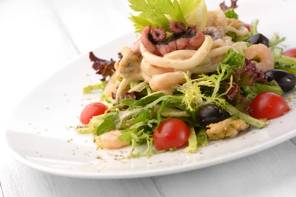 Meeresfrüchte-Salat — Stockfoto