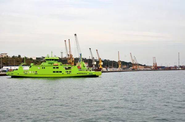 Ferry boat in the bay of Setubal in Portugal — Stock Photo, Image