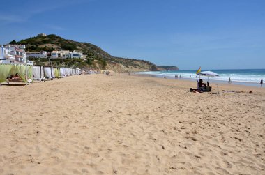 Sagres 'in burnu yakınında bir sahil.